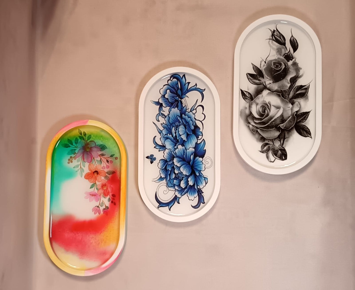 Vassoi decorativi handmade in resina e gesso con fiori - set completo