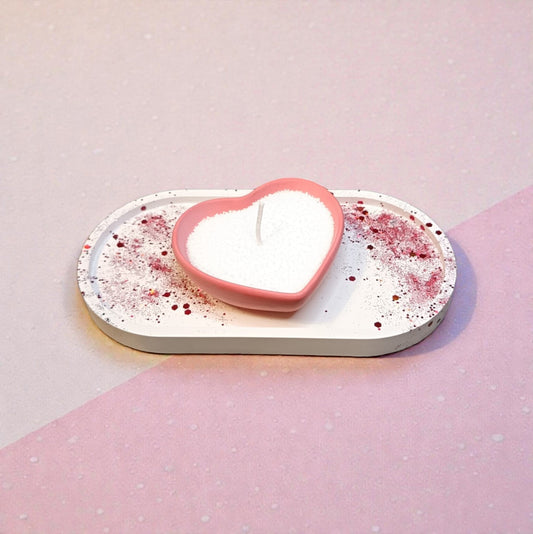 Dettaglio vassoio Scintille di Luce con cuore candela e decorazioni glitter