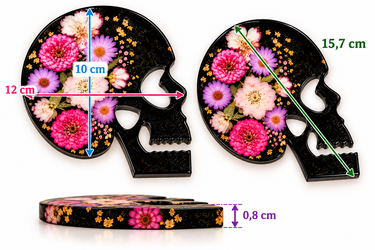 Supporto artigianale in resina nera con fiori pressati e foglia oro, mostrato dall'alto e frontalmente, con dimensioni di 12 × 11 cm e spessore della base di 0,8 cm.