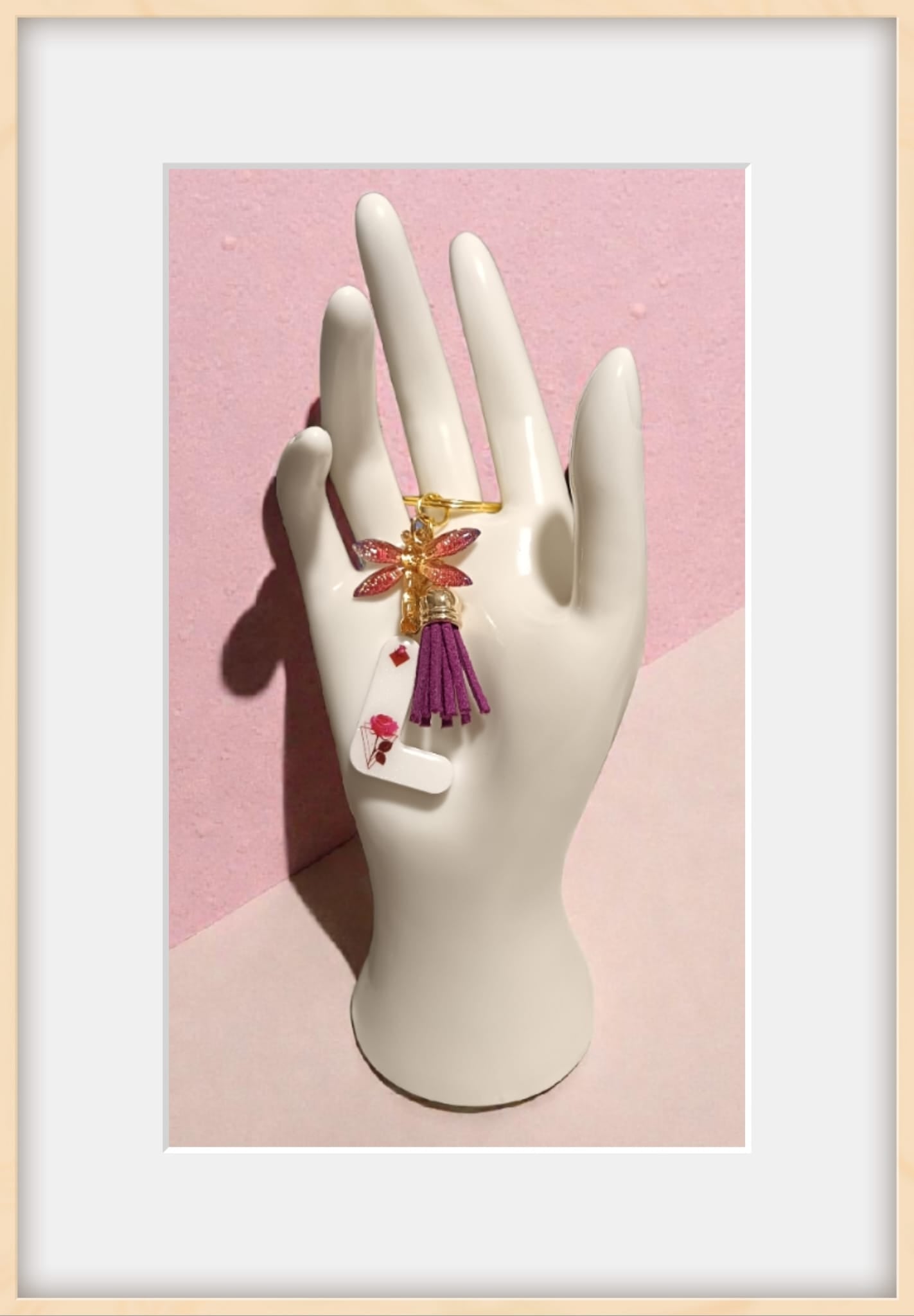 Portachiavi lettera L in resina con adesivi floreali