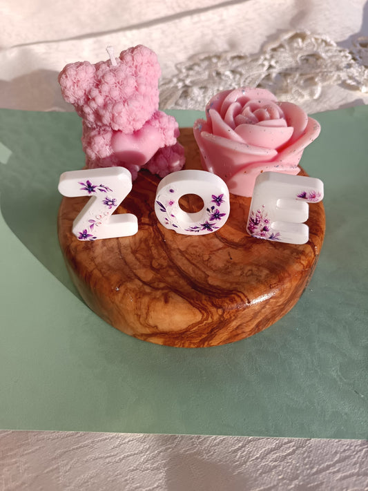 Lettere decorative piccole in resina - Composizione con candela e rosa