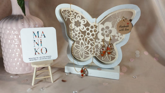 Parure Gocce di Marigold con collana e orecchini in resina con fiori veri essiccati