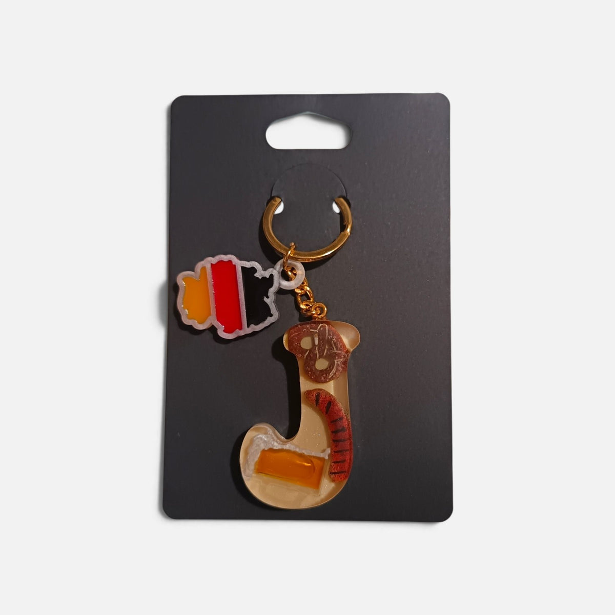 Portachiavi Oktoberfest con iniziale J, miniature 3D dipinte a mano e finitura lucida in resina.