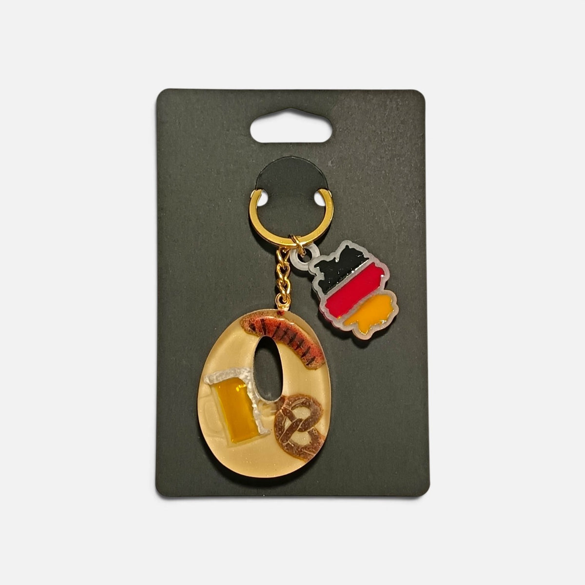 Portachiavi Oktoberfest con iniziale O, miniature 3D dipinte a mano e finitura lucida in resina.